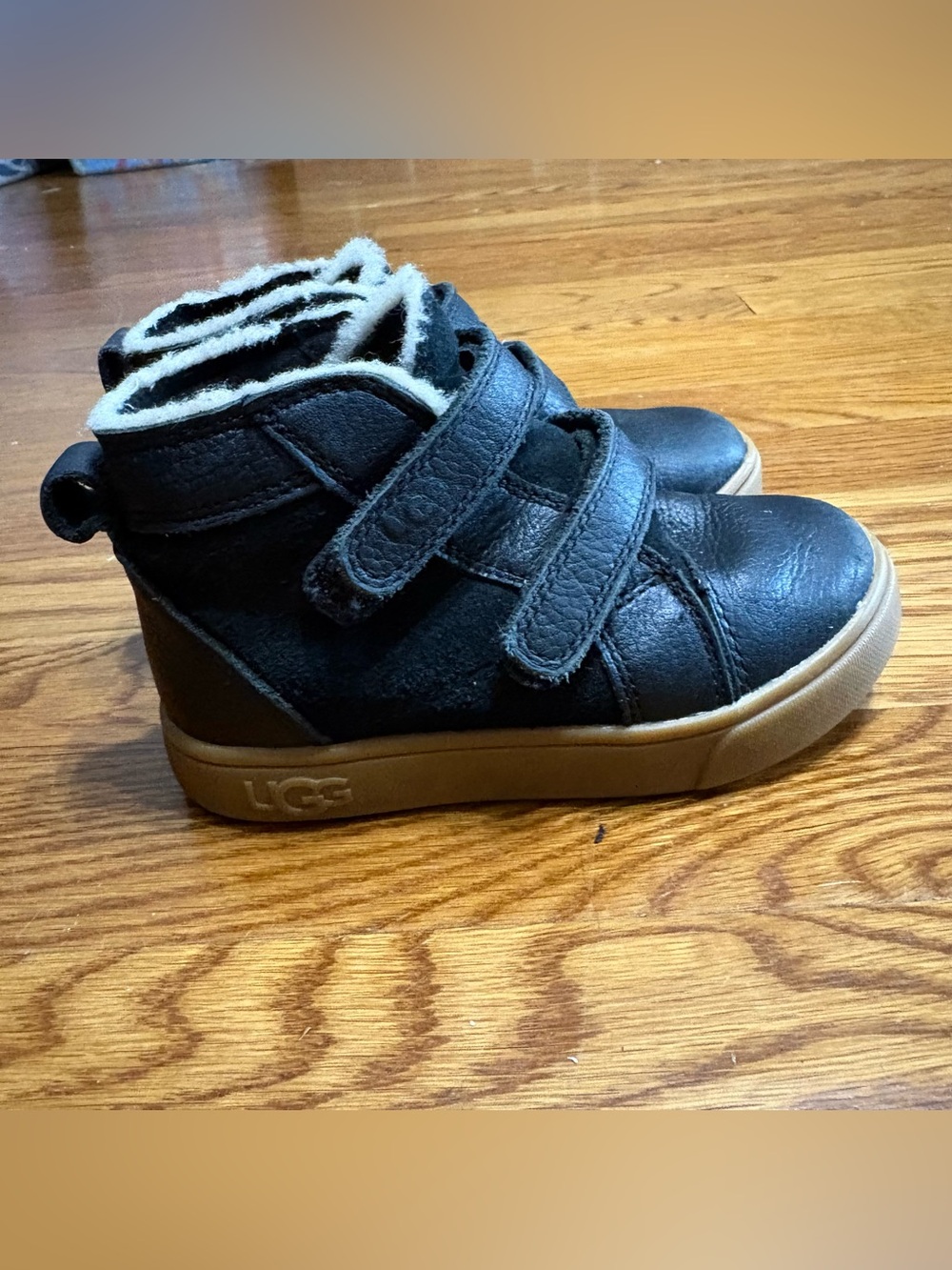 UGG Rennon II Black Leather Shearling High Top Shoes Toddler Size 9